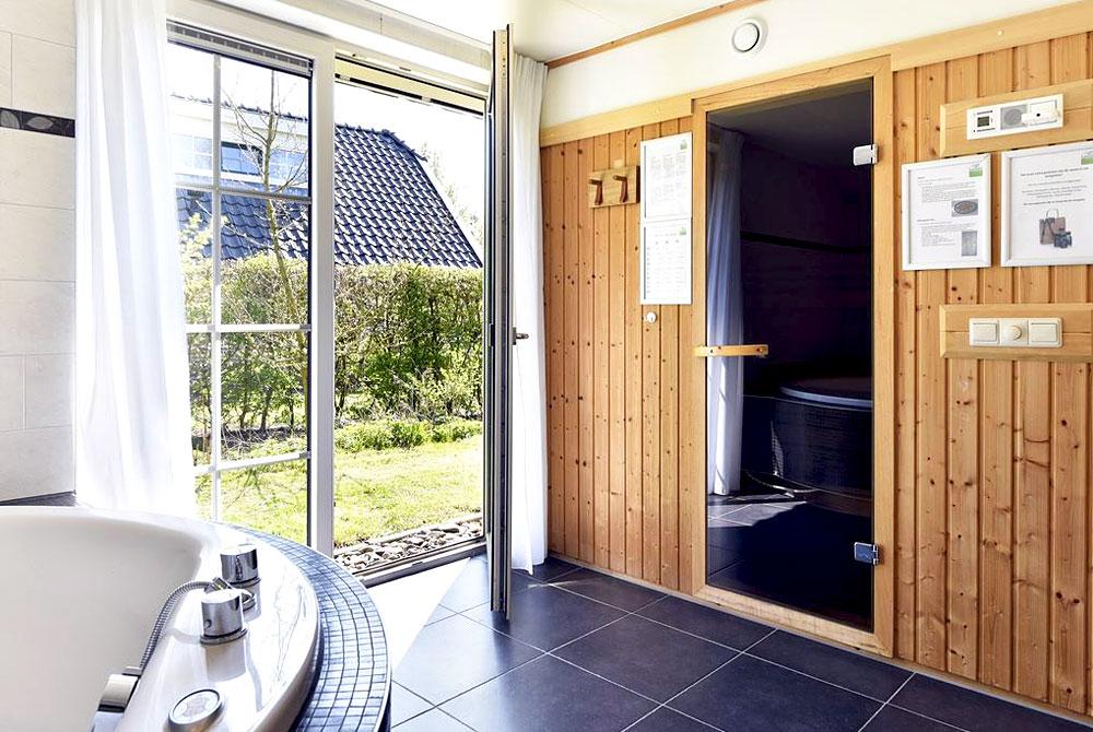 Beangstigend tafel Schrijft een rapport Bungalow mét sauna → déze huisjes zijn top!