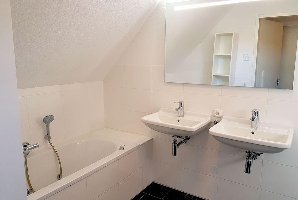 Badkamer van de type 6 VIP bungalow, Buitenhof de Leistert